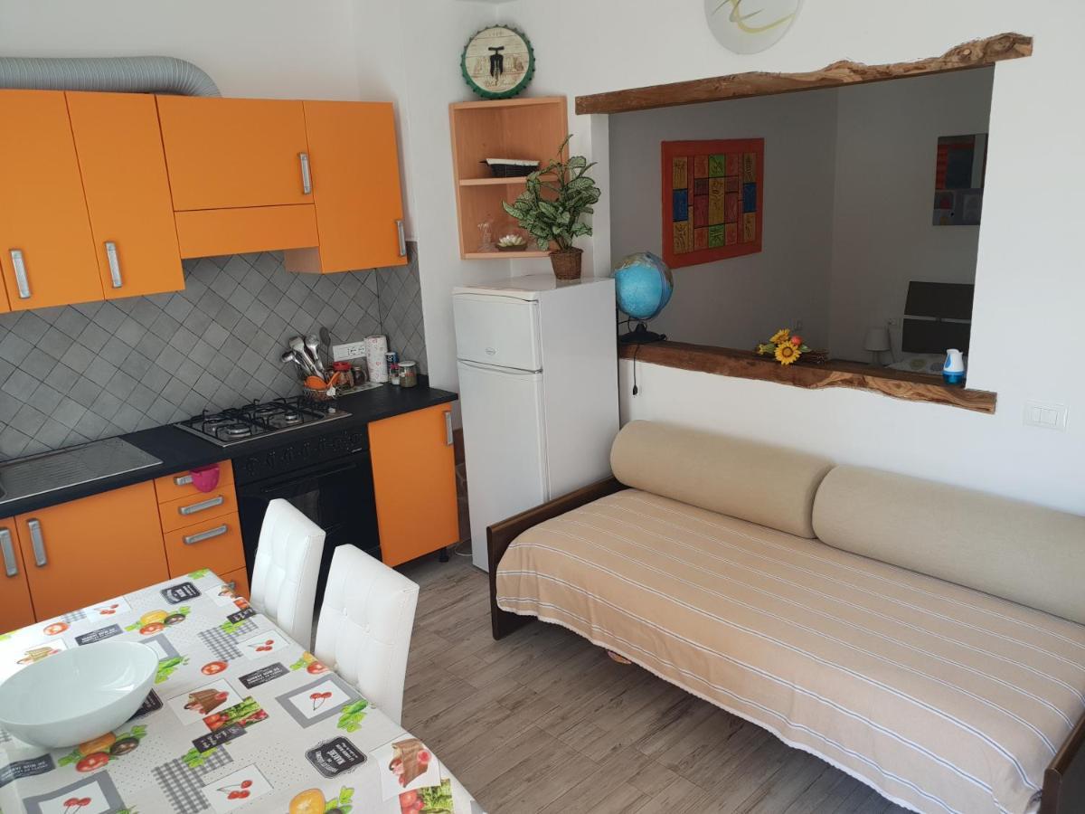 Casa Vacanze L'Agrifoglio Acomodação com café da manhã Magliolo Exterior foto