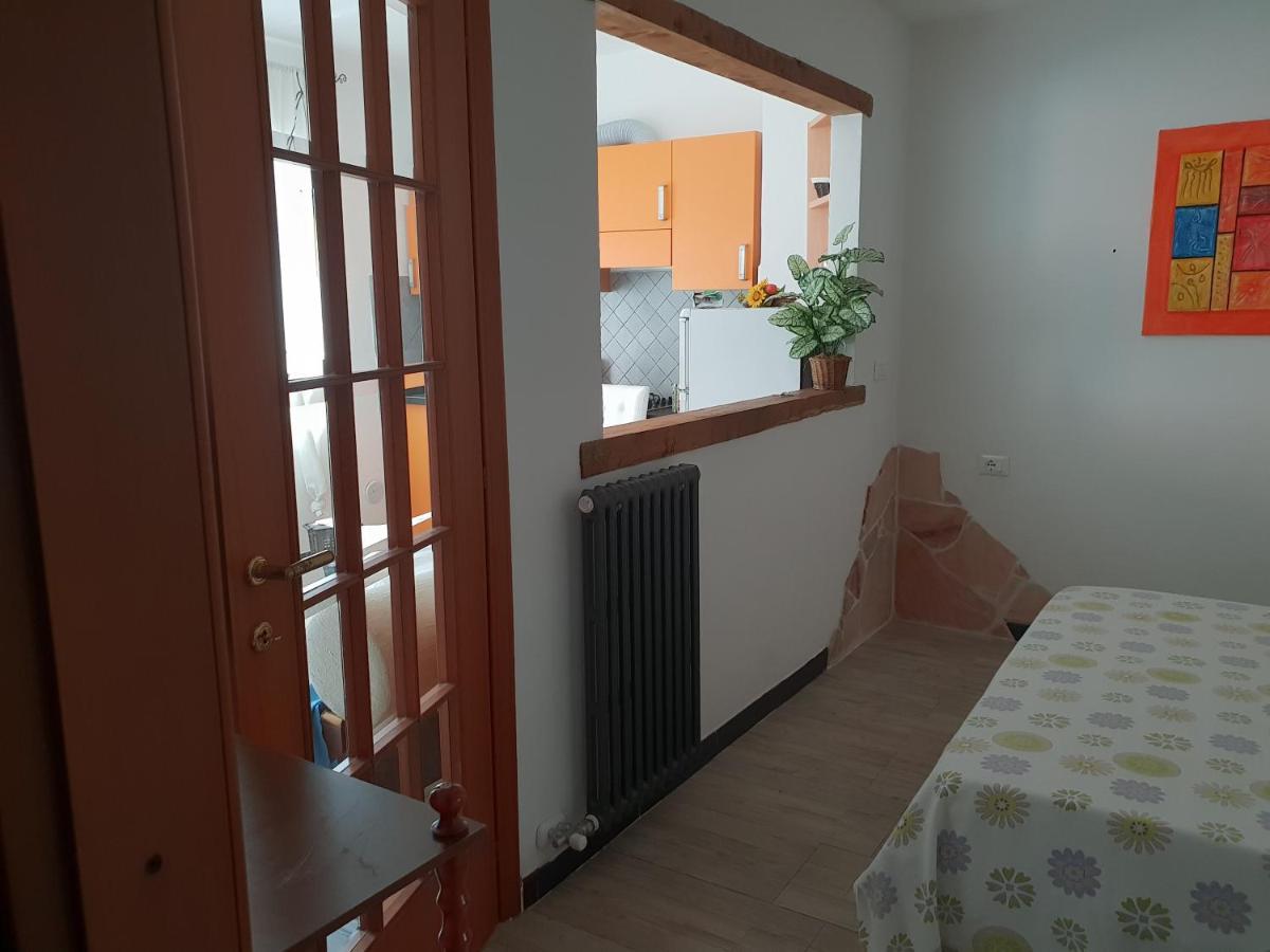Casa Vacanze L'Agrifoglio Acomodação com café da manhã Magliolo Exterior foto